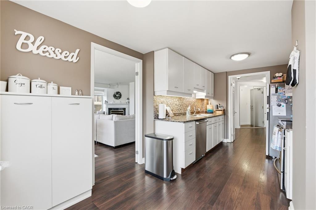 403-430 Pearl Street, Burlington, ON - Indoor Photo Showing Kitchen