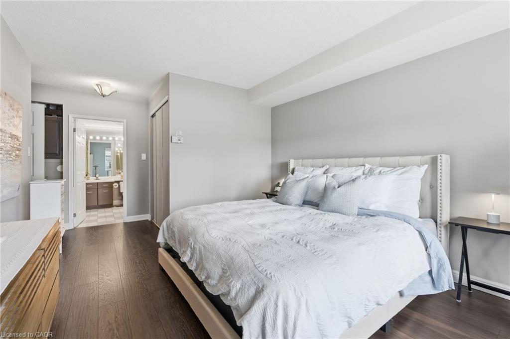 403-430 Pearl Street, Burlington, ON - Indoor Photo Showing Bedroom