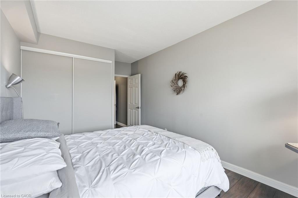 403-430 Pearl Street, Burlington, ON - Indoor Photo Showing Bedroom