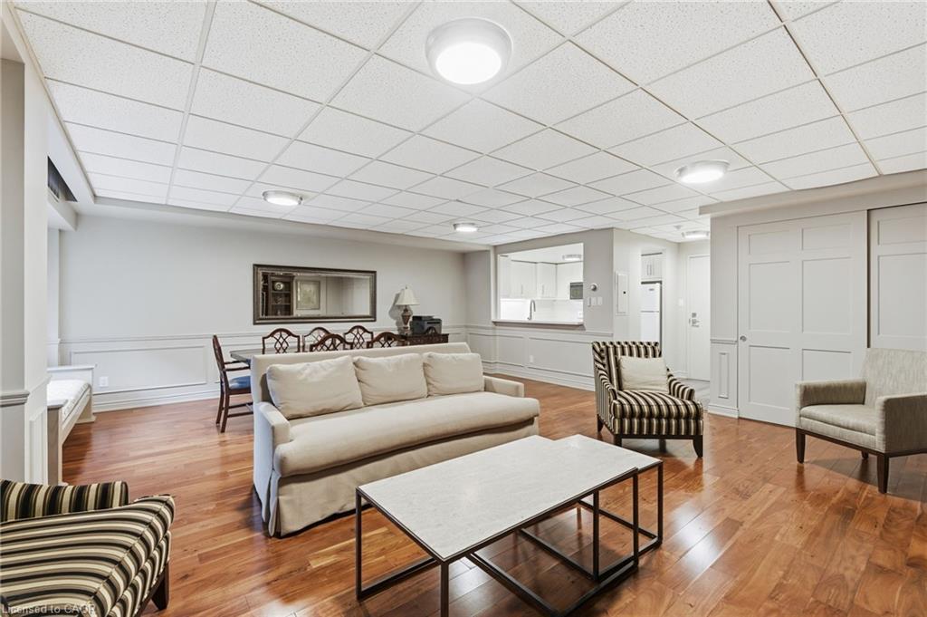 403-430 Pearl Street, Burlington, ON - Indoor