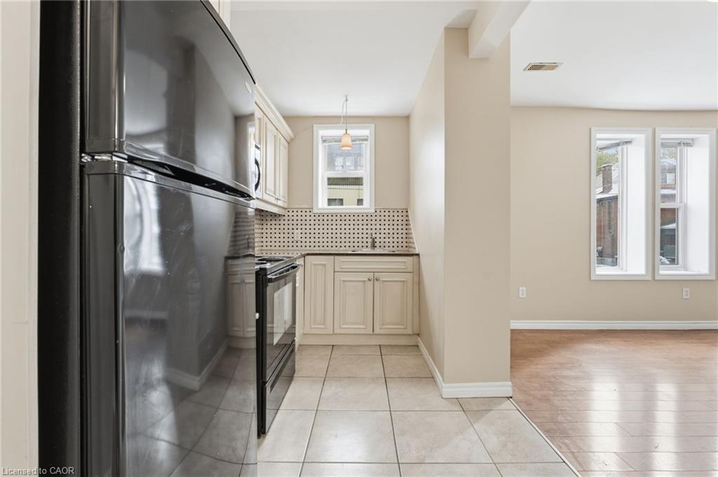 4-120 Sherman Avenue S, Hamilton, ON - Indoor Photo Showing Other Room