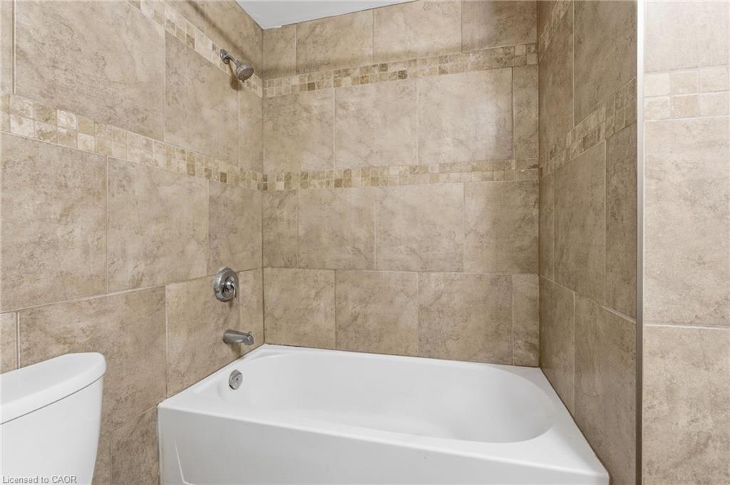 4-120 Sherman Avenue S, Hamilton, ON - Indoor Photo Showing Bathroom
