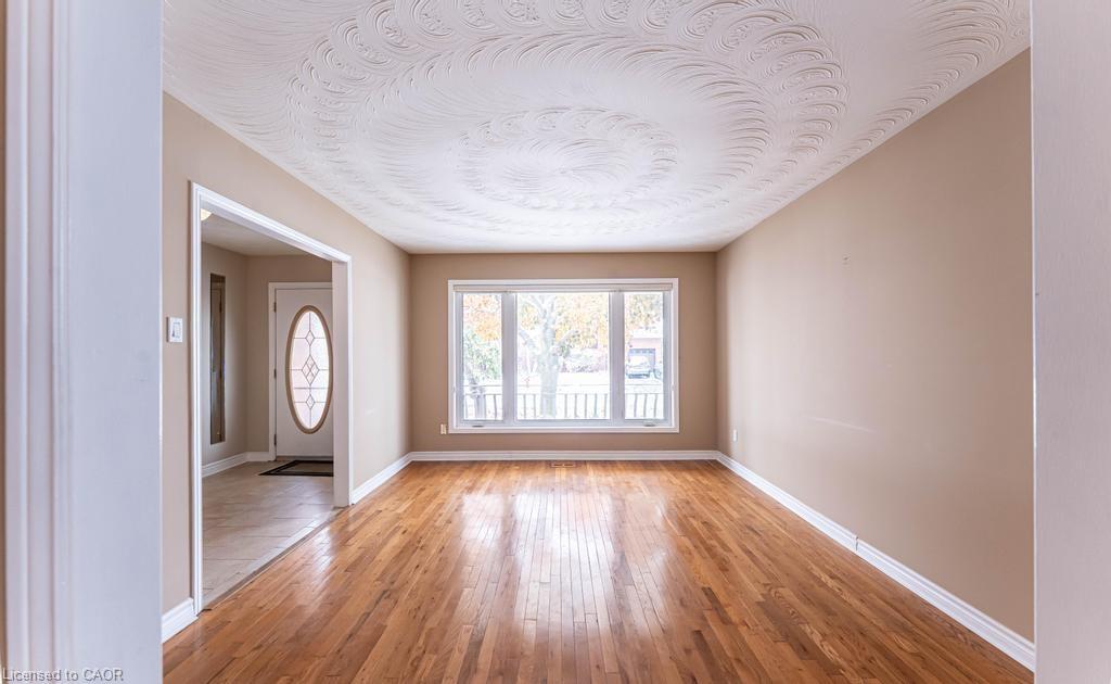 162 Solomon Crescent, Hamilton, ON - Indoor Photo Showing Other Room