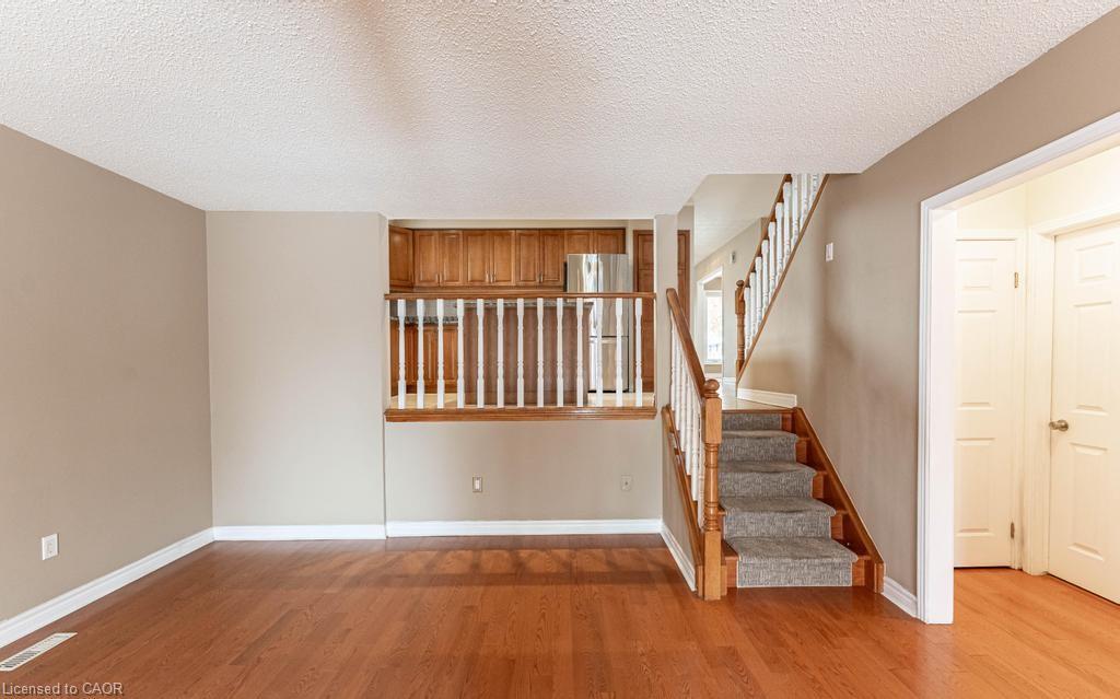 162 Solomon Crescent, Hamilton, ON - Indoor Photo Showing Other Room