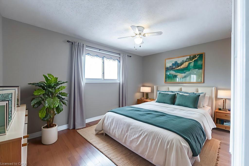 162 Solomon Crescent, Hamilton, ON - Indoor Photo Showing Bedroom