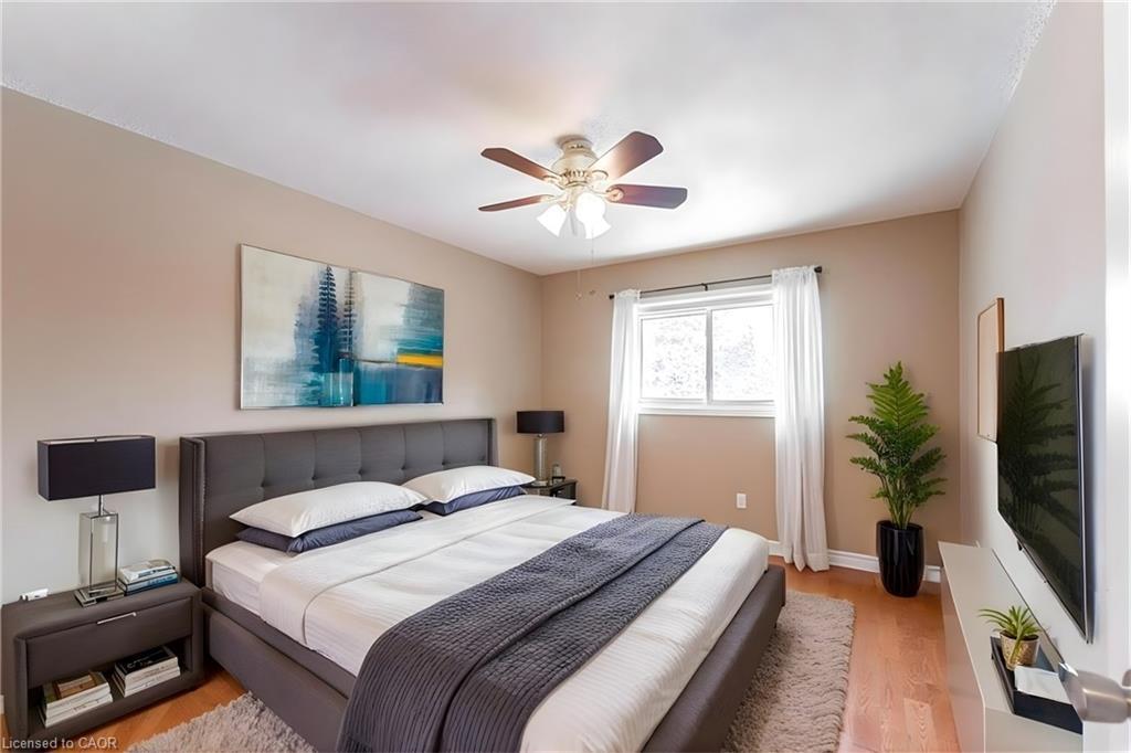 162 Solomon Crescent, Hamilton, ON - Indoor Photo Showing Bedroom