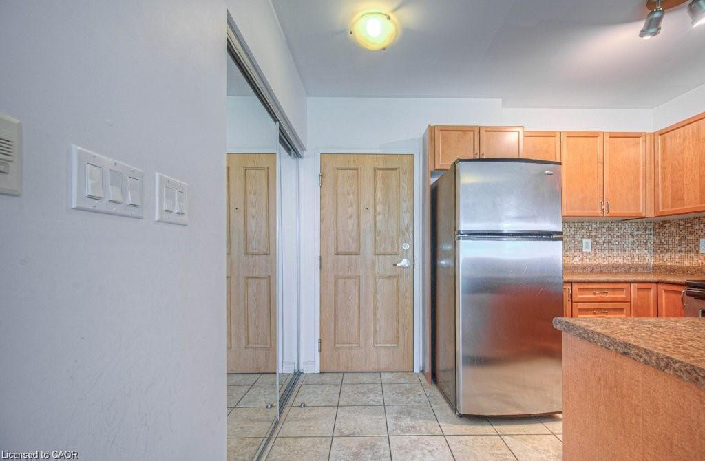 104-8 Harris Street, Cambridge, ON - Indoor Photo Showing Kitchen
