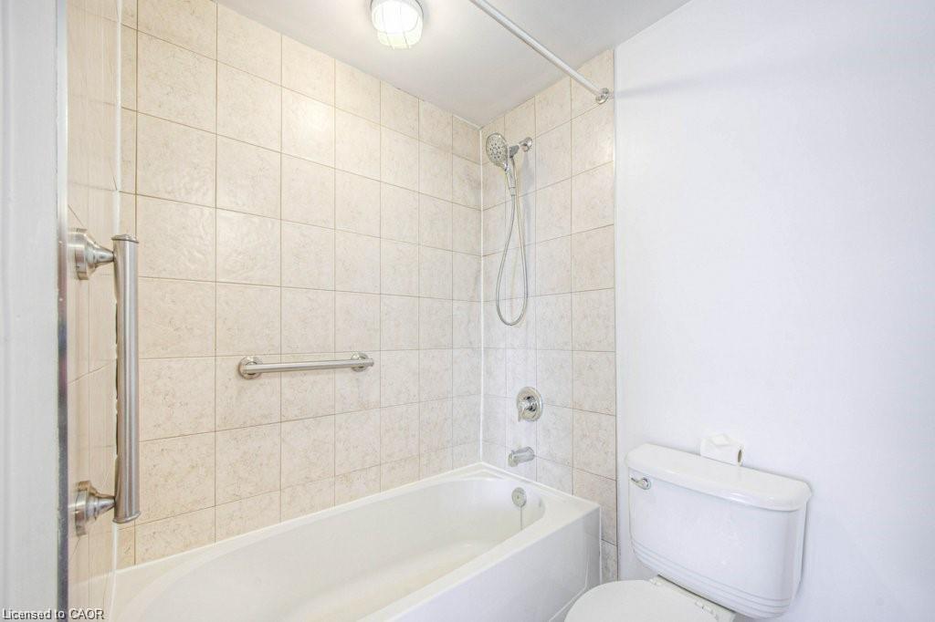 104-8 Harris Street, Cambridge, ON - Indoor Photo Showing Bathroom
