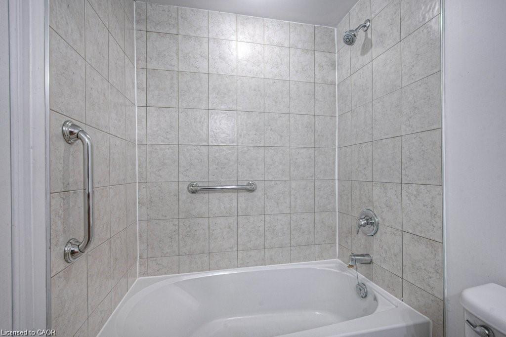 104-8 Harris Street, Cambridge, ON - Indoor Photo Showing Bathroom