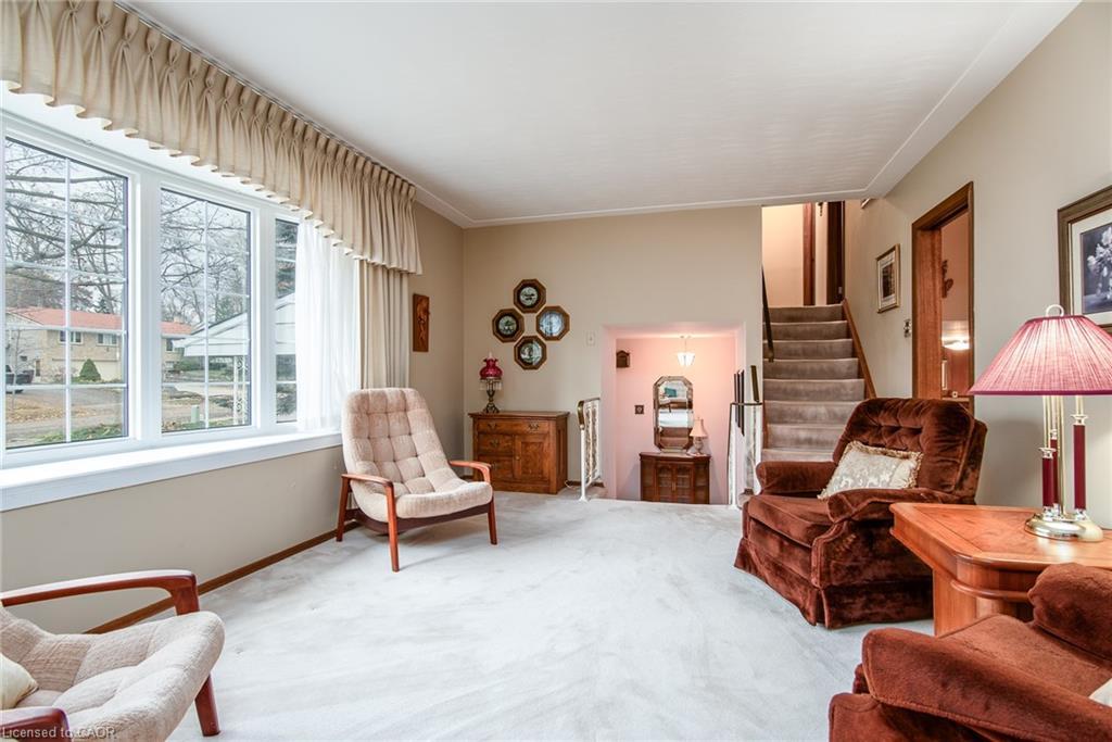 155 Shuh Avenue, Kitchener, ON - Indoor Photo Showing Living Room