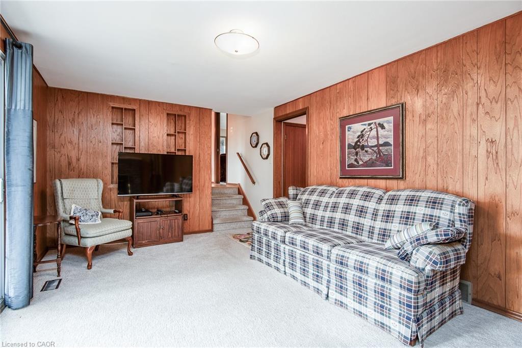 155 Shuh Avenue, Kitchener, ON - Indoor Photo Showing Living Room