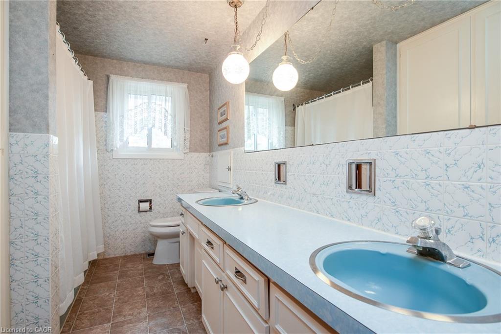 155 Shuh Avenue, Kitchener, ON - Indoor Photo Showing Bathroom