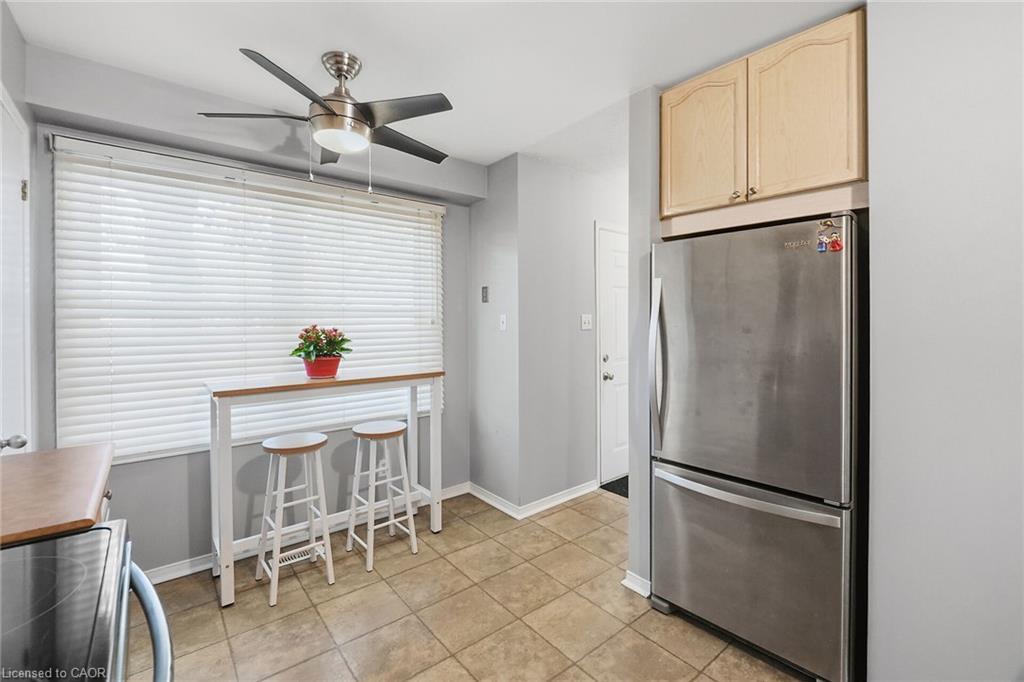 9-55 Kerman Avenue, Grimsby, ON - Indoor Photo Showing Dining Room