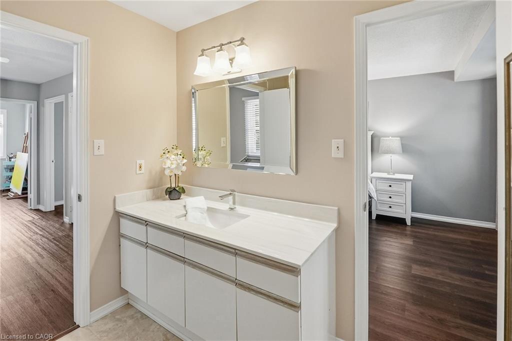 9-55 Kerman Avenue, Grimsby, ON - Indoor Photo Showing Bathroom