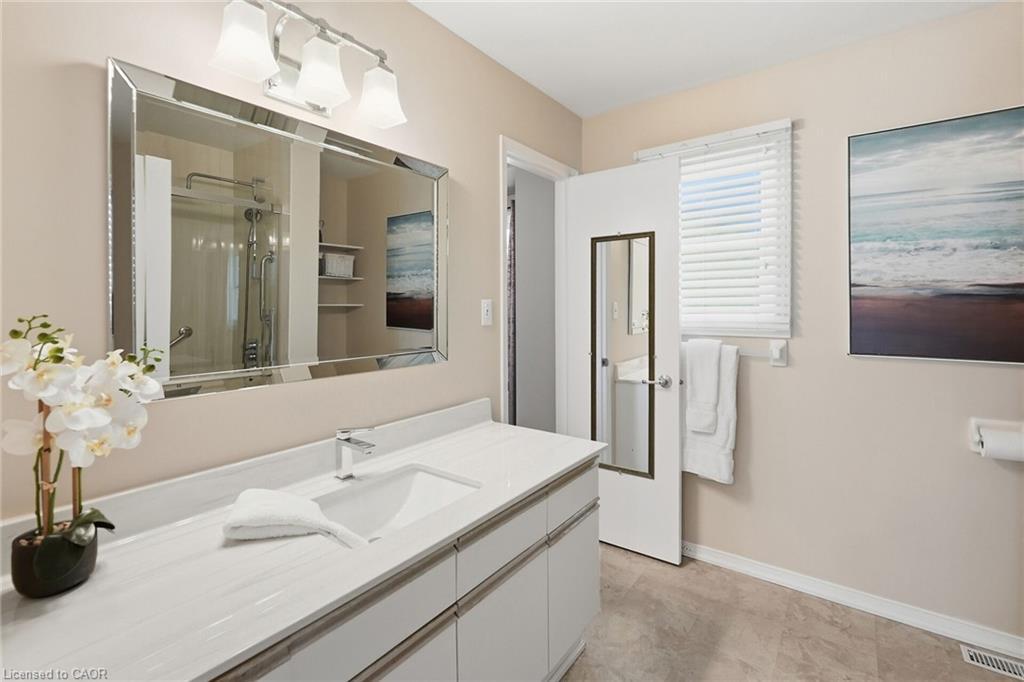 9-55 Kerman Avenue, Grimsby, ON - Indoor Photo Showing Bathroom