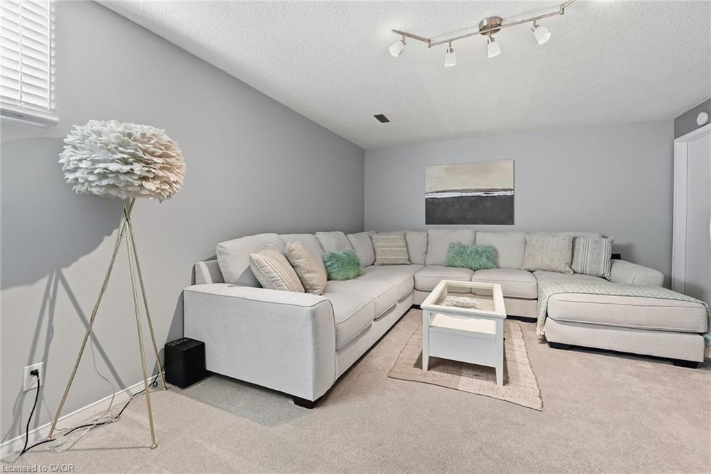 9-55 Kerman Avenue, Grimsby, ON - Indoor Photo Showing Living Room