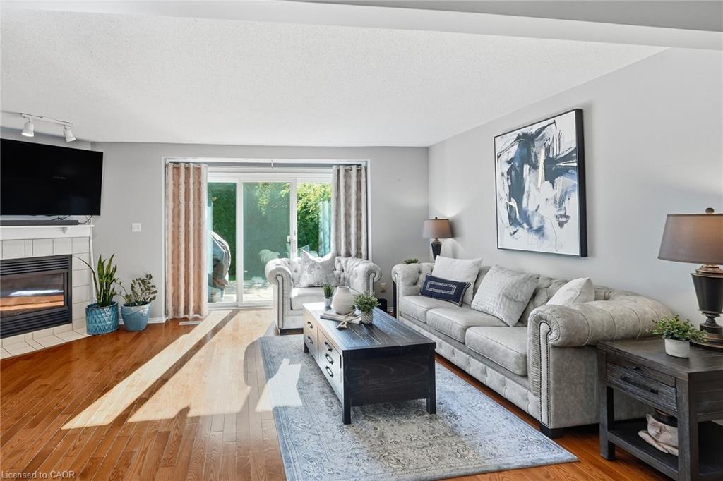 9-55 Kerman Avenue, Grimsby, ON - Indoor Photo Showing Living Room With Fireplace