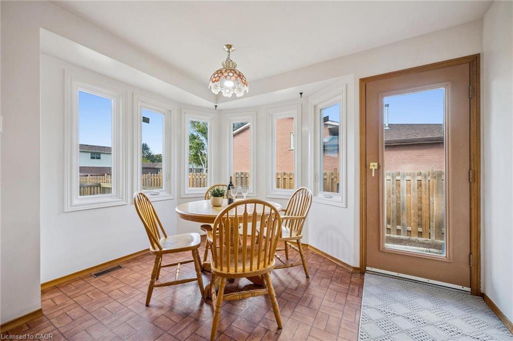 117 Partridge Place, Waterloo, ON - Indoor Photo Showing Dining Room