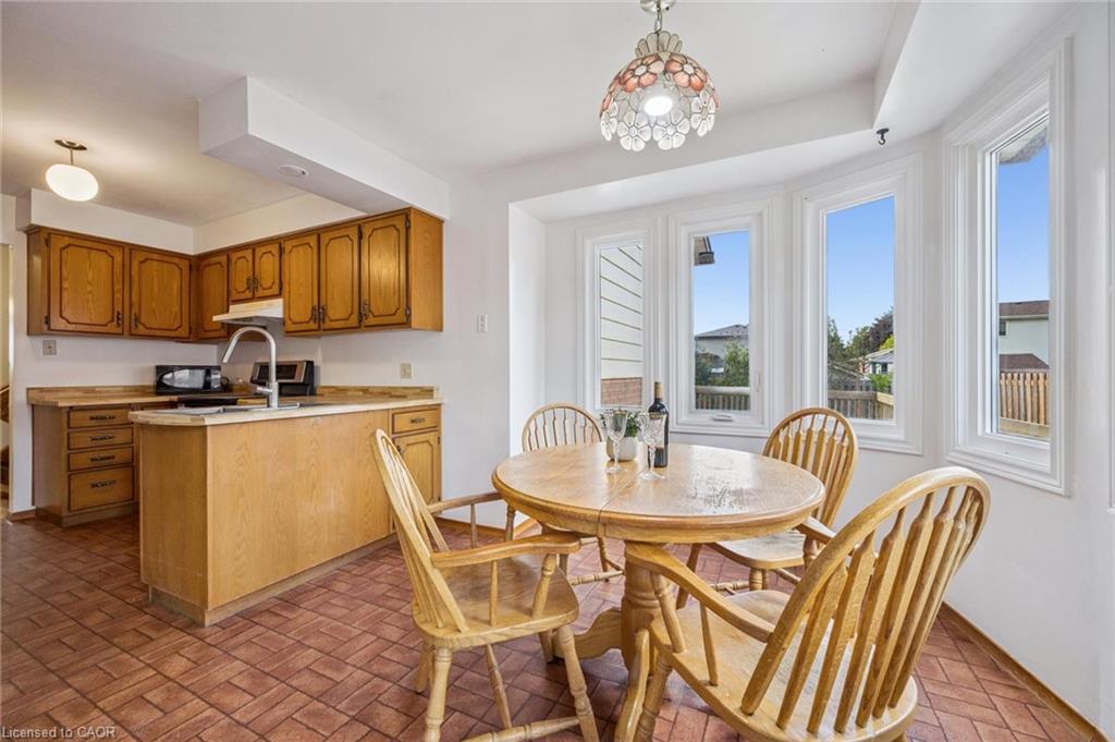 117 Partridge Place, Waterloo, ON - Indoor Photo Showing Dining Room