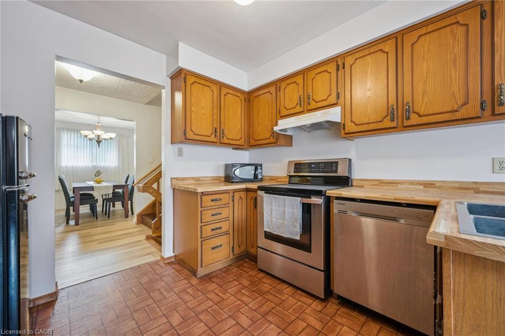 117 Partridge Place, Waterloo, ON - Indoor Photo Showing Kitchen With Double Sink