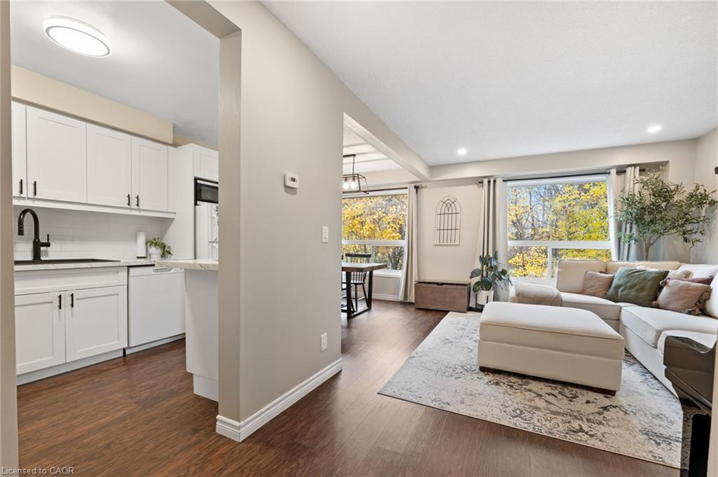 42-286 Cushman Road, St. Catharines, ON - Indoor Photo Showing Living Room