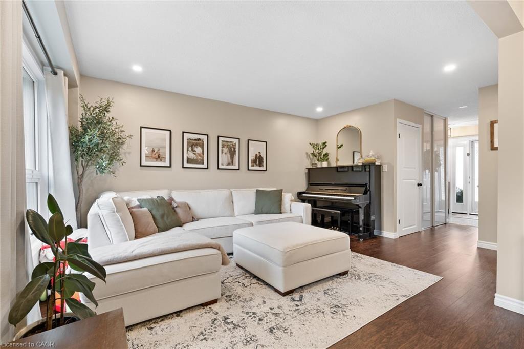 42-286 Cushman Road, St. Catharines, ON - Indoor Photo Showing Living Room