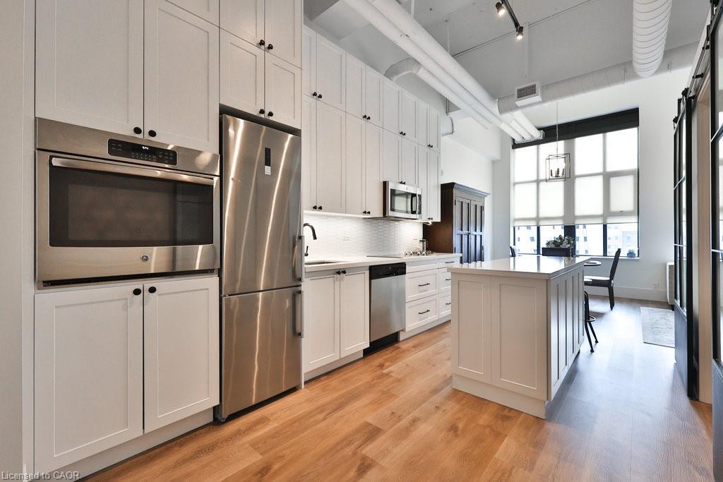 424-404 King Street W, Kitchener, ON - Indoor Photo Showing Kitchen With Stainless Steel Kitchen With Upgraded Kitchen