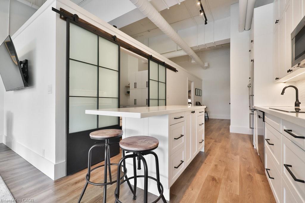 424-404 King Street W, Kitchener, ON - Indoor Photo Showing Kitchen