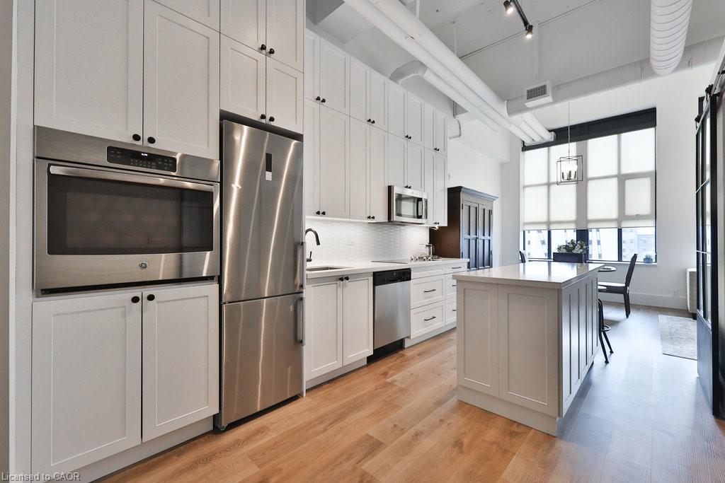 424-404 King Street W, Kitchener, ON - Indoor Photo Showing Kitchen With Stainless Steel Kitchen With Upgraded Kitchen