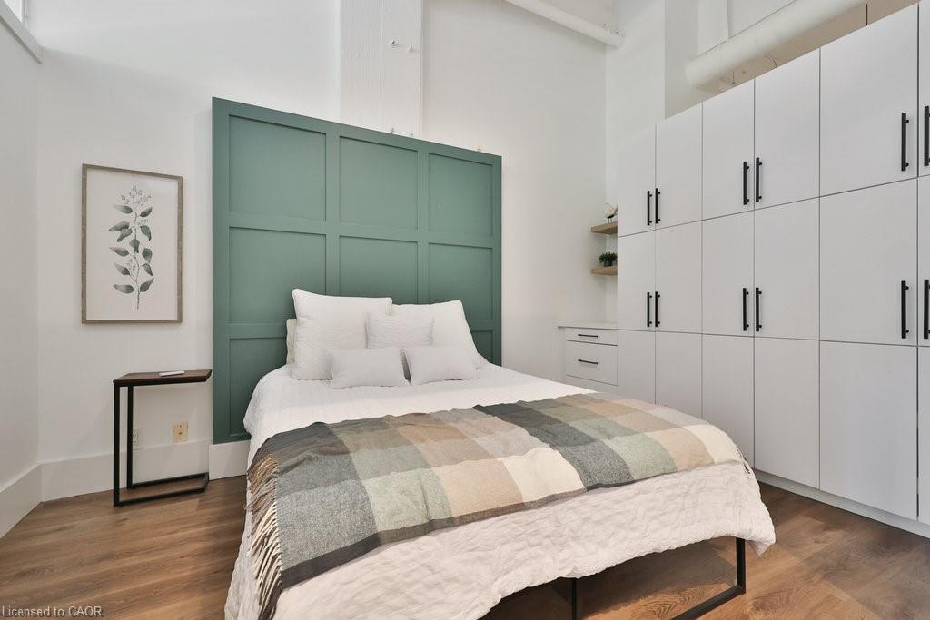 424-404 King Street W, Kitchener, ON - Indoor Photo Showing Bedroom