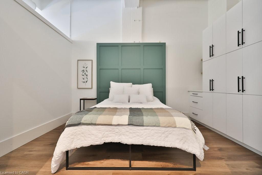 424-404 King Street W, Kitchener, ON - Indoor Photo Showing Bedroom