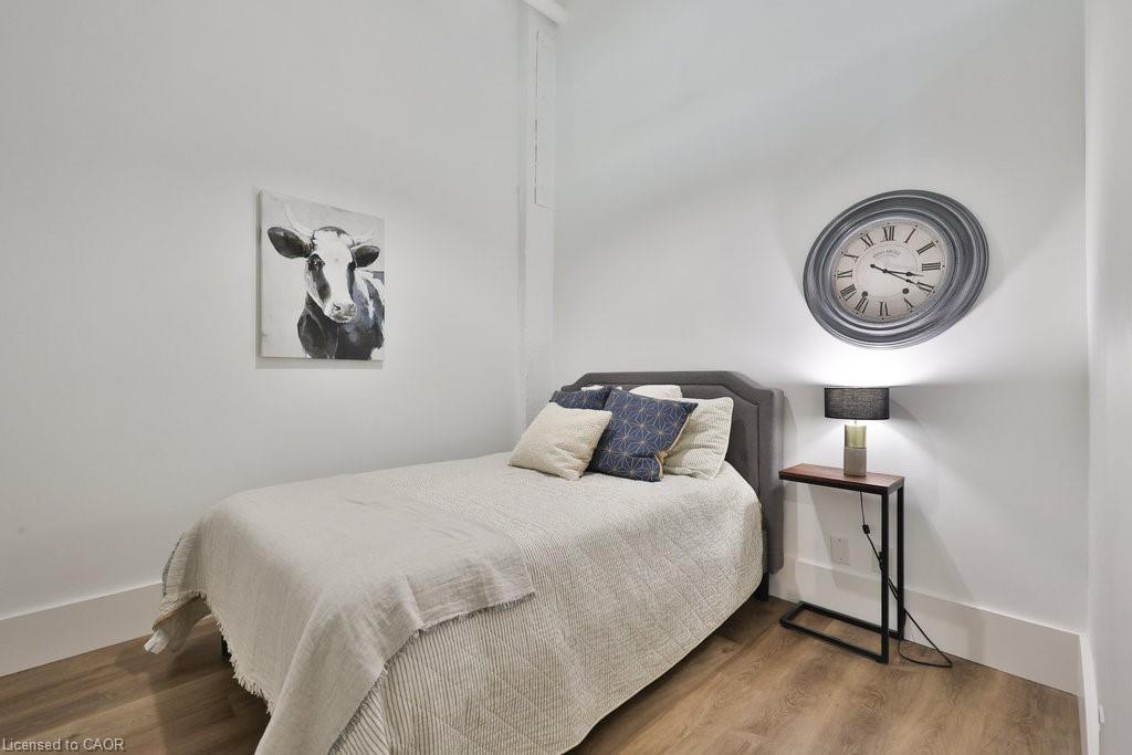 424-404 King Street W, Kitchener, ON - Indoor Photo Showing Bedroom