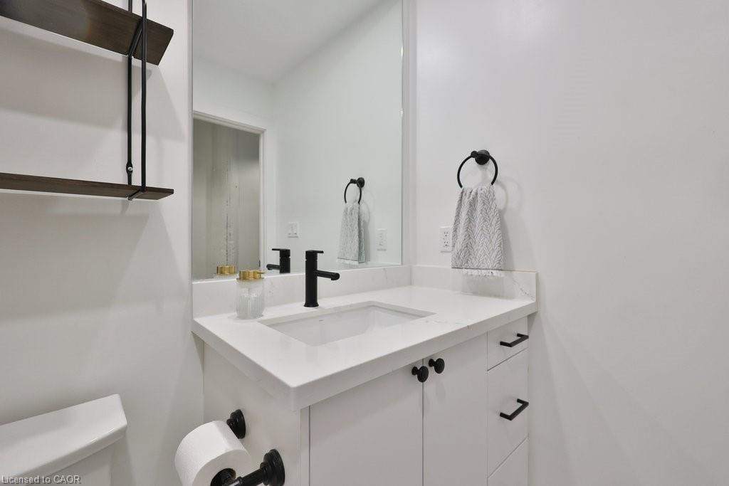 424-404 King Street W, Kitchener, ON - Indoor Photo Showing Bathroom