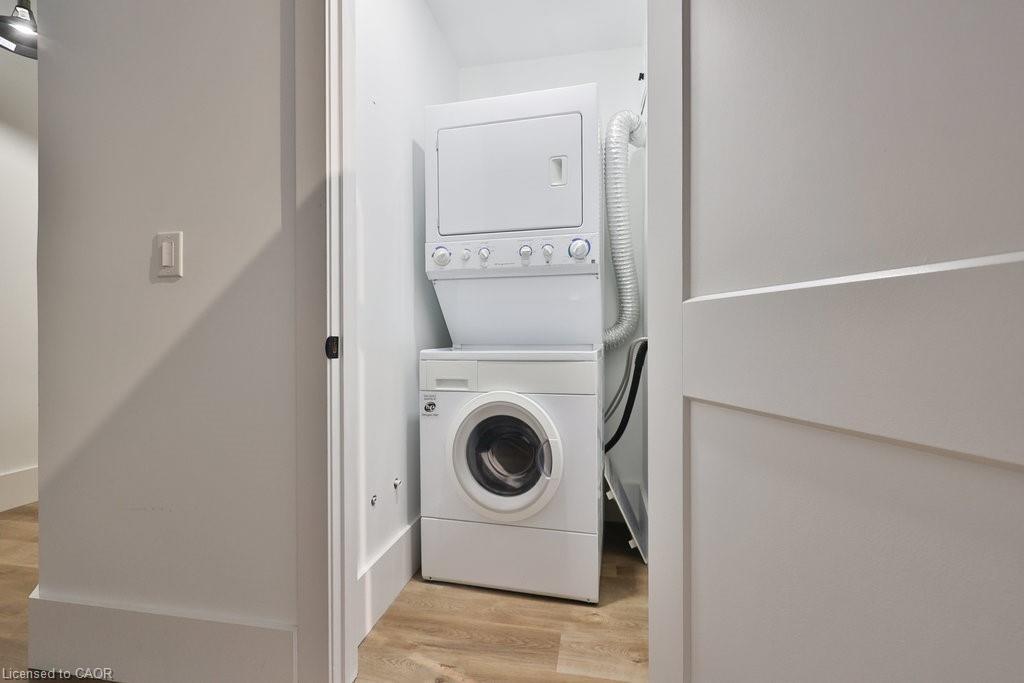 424-404 King Street W, Kitchener, ON - Indoor Photo Showing Laundry Room