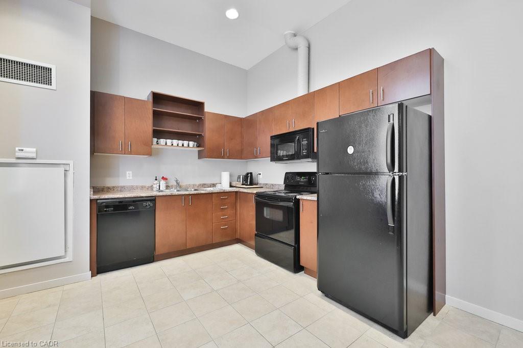 424-404 King Street W, Kitchener, ON - Indoor Photo Showing Kitchen