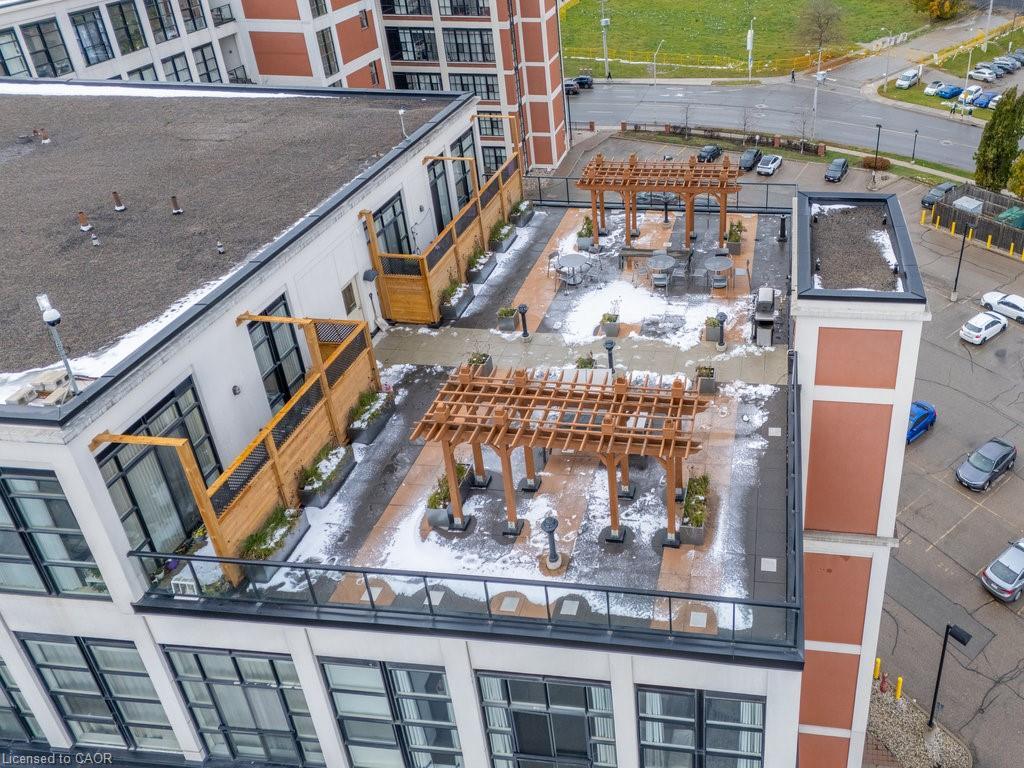 424-404 King Street W, Kitchener, ON - Outdoor