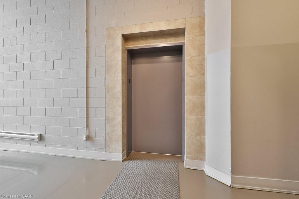 424-404 King Street W, Kitchener, ON - Indoor Photo Showing Other Room