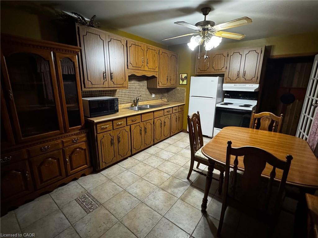 2543 Highway No 6, Mount Hope, ON - Indoor Photo Showing Other Room