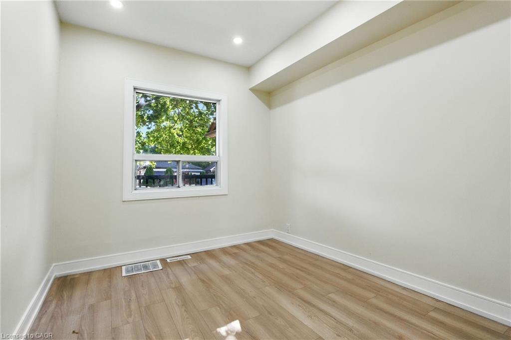 9 Alice Street, Hamilton, ON - Indoor Photo Showing Other Room