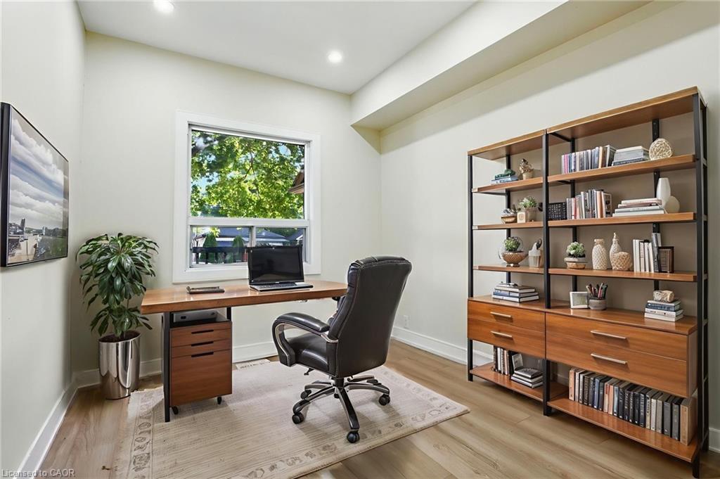 9 Alice Street, Hamilton, ON - Indoor Photo Showing Office