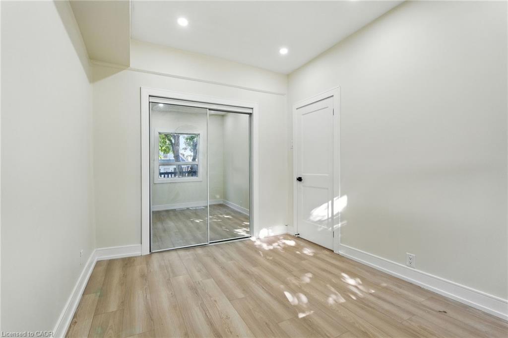 9 Alice Street, Hamilton, ON - Indoor Photo Showing Other Room