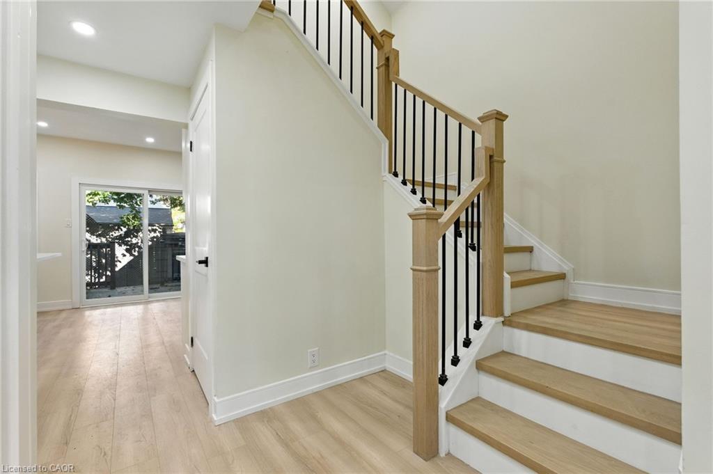 9 Alice Street, Hamilton, ON - Indoor Photo Showing Other Room