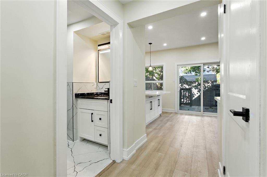 9 Alice Street, Hamilton, ON - Indoor Photo Showing Other Room