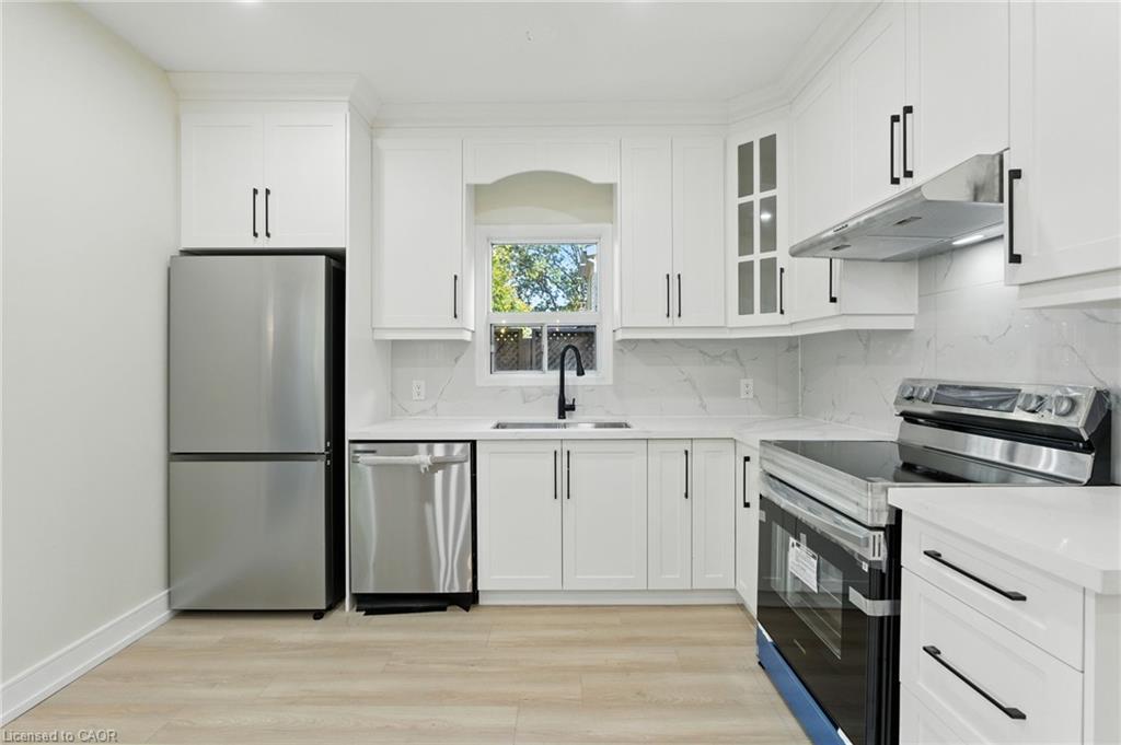 9 Alice Street, Hamilton, ON - Indoor Photo Showing Kitchen