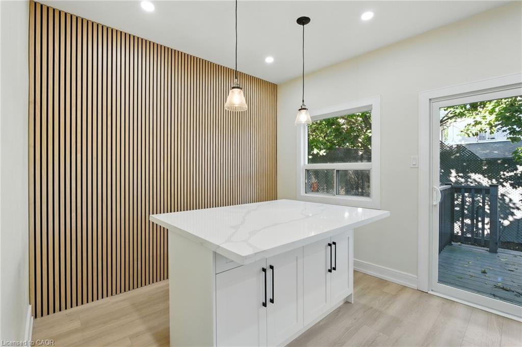 9 Alice Street, Hamilton, ON - Indoor Photo Showing Other Room