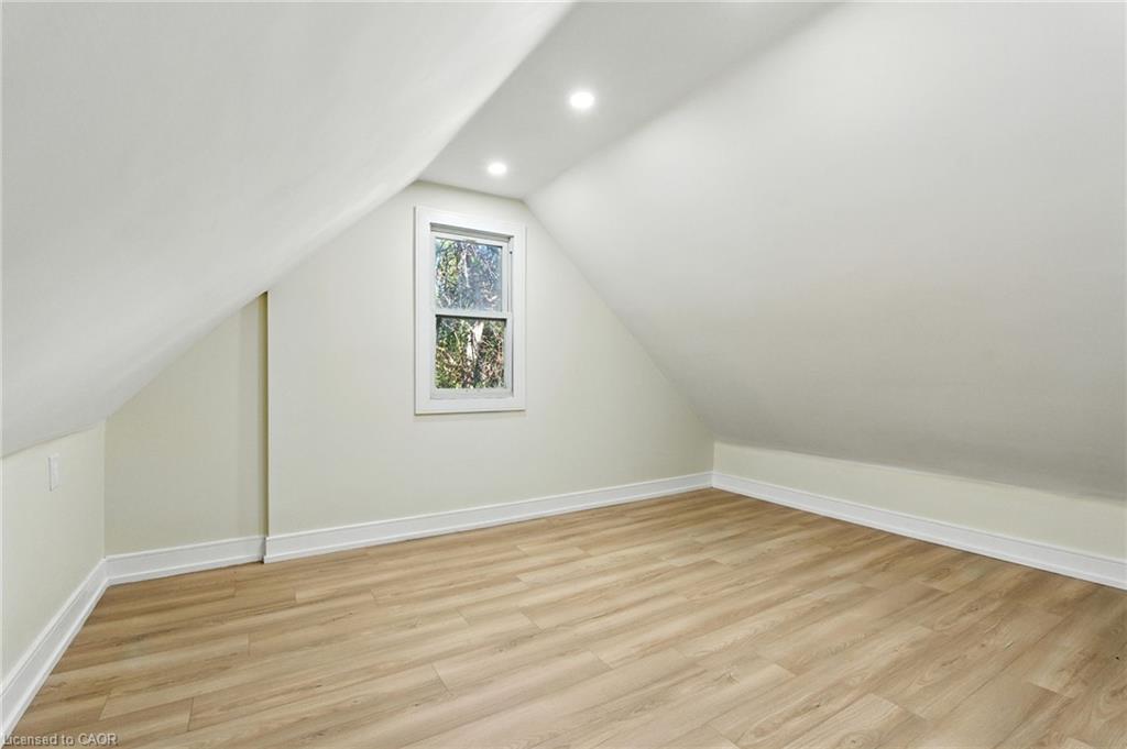 9 Alice Street, Hamilton, ON - Indoor Photo Showing Other Room