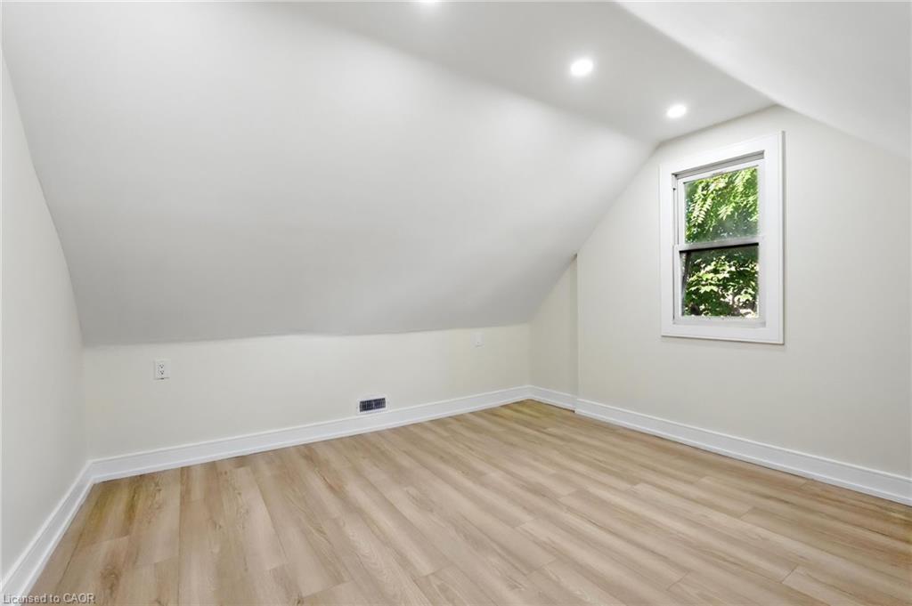 9 Alice Street, Hamilton, ON - Indoor Photo Showing Other Room