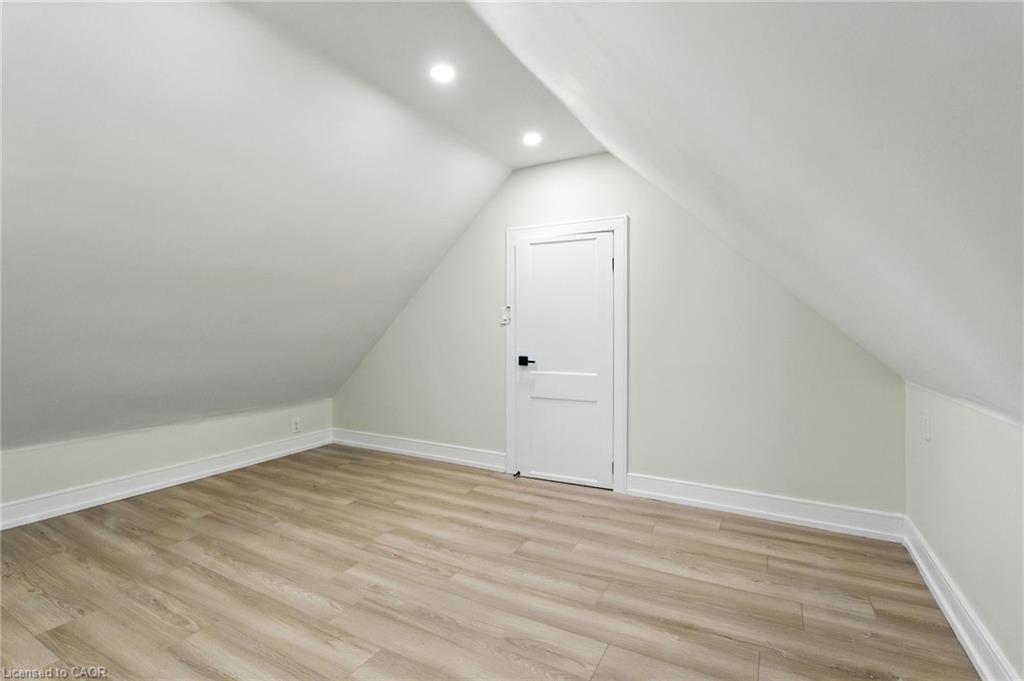 9 Alice Street, Hamilton, ON - Indoor Photo Showing Other Room