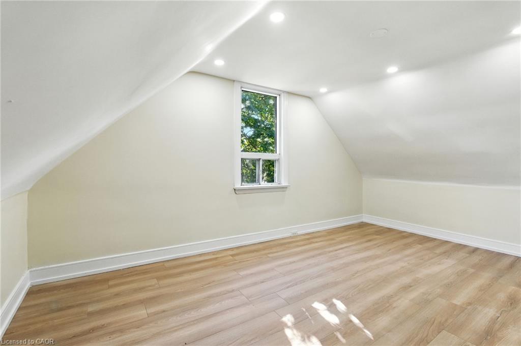 9 Alice Street, Hamilton, ON - Indoor Photo Showing Other Room