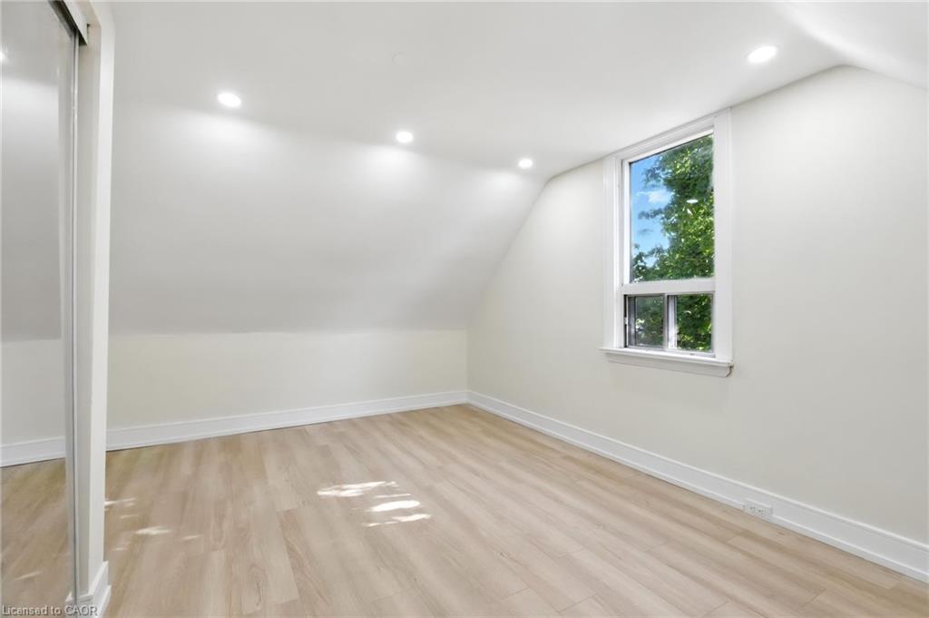 9 Alice Street, Hamilton, ON - Indoor Photo Showing Other Room